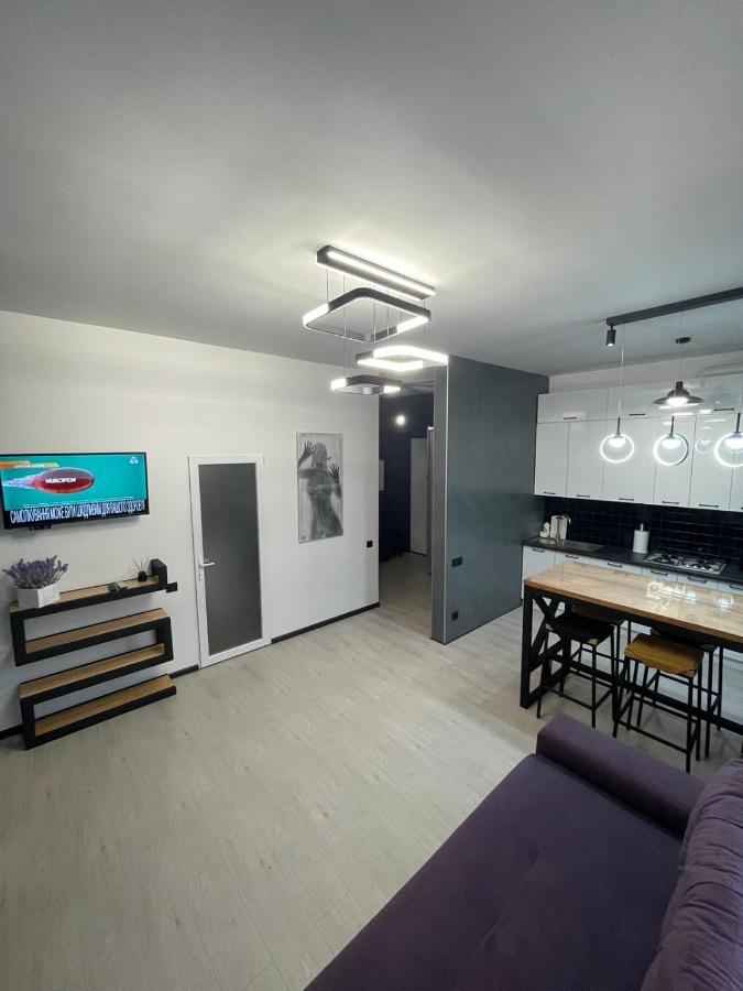Vel Люкс Apartment แชร์นิฟซี ภายนอก รูปภาพ