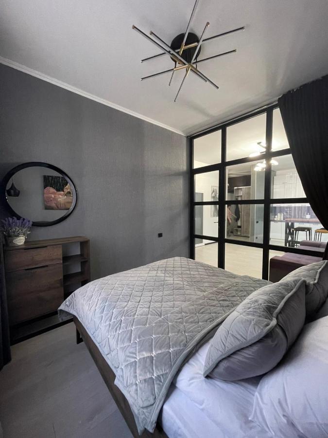 Vel Люкс Apartment แชร์นิฟซี ภายนอก รูปภาพ