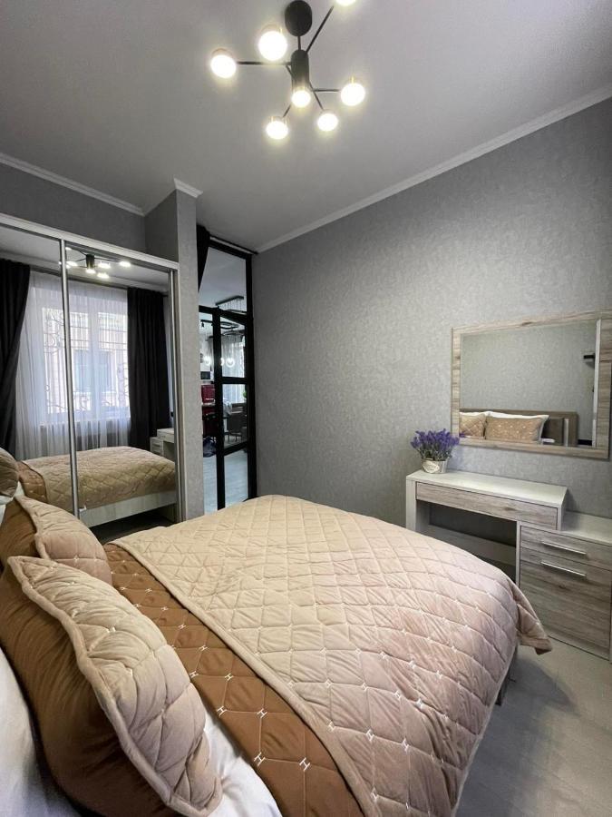 Vel Люкс Apartment แชร์นิฟซี ภายนอก รูปภาพ