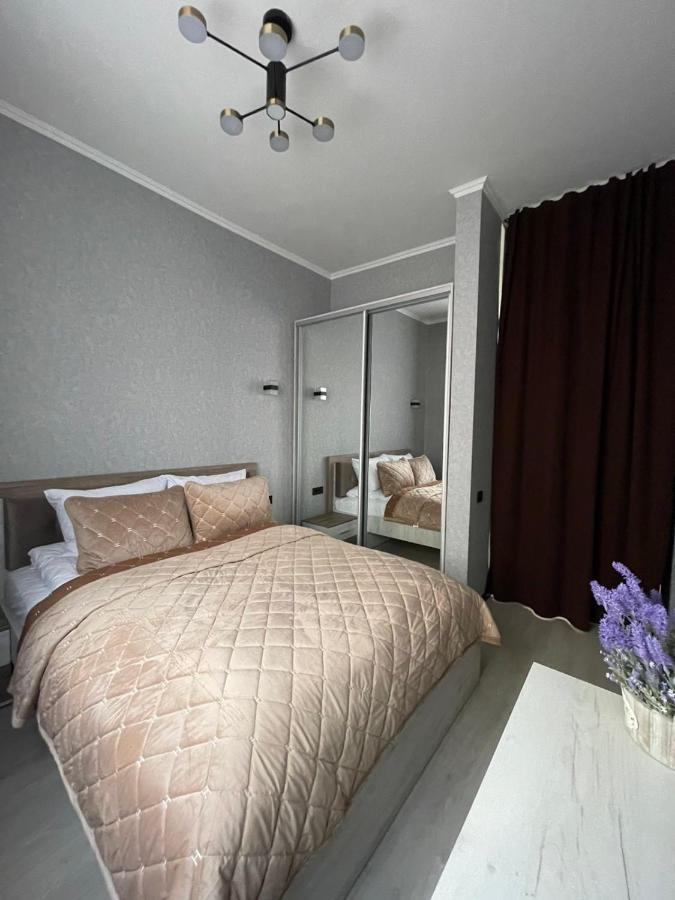 Vel Люкс Apartment แชร์นิฟซี ภายนอก รูปภาพ